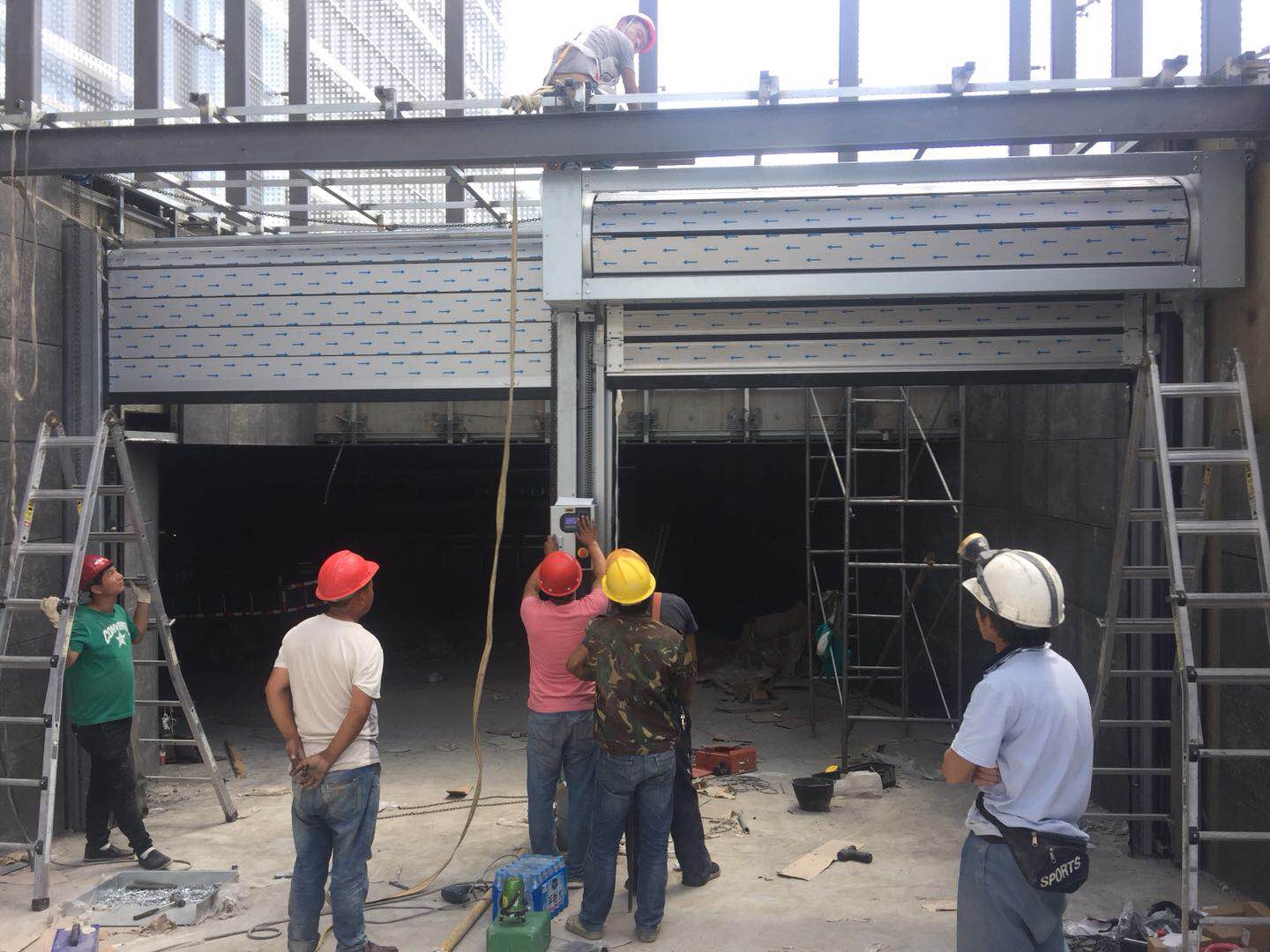 包頭硬質快速門安裝