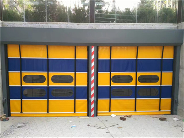 地下車庫堆積門